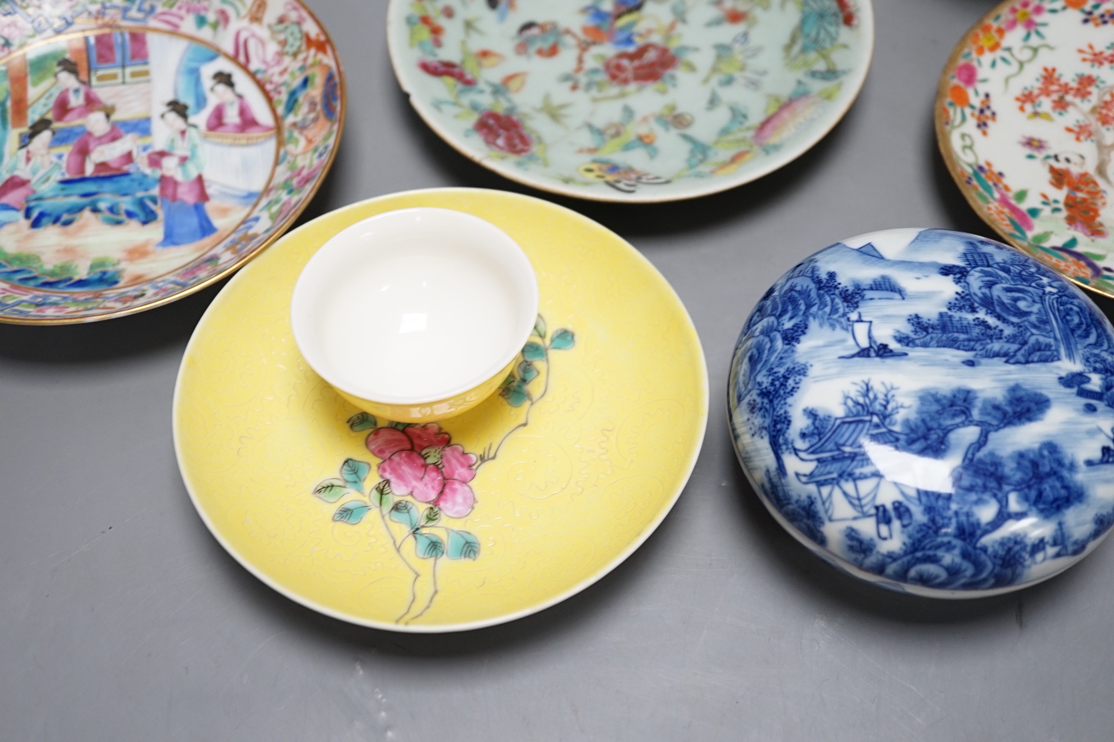 A group of assorted Chinese ceramics